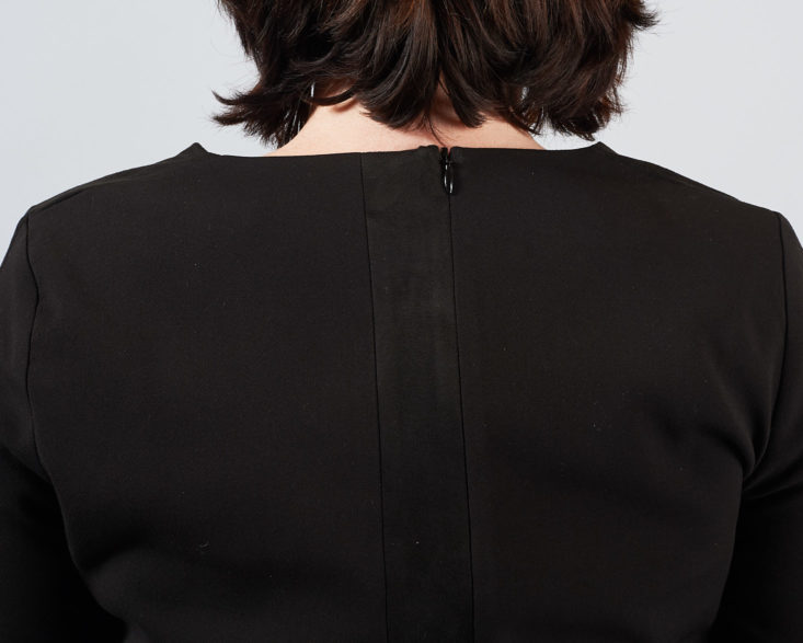 zipper on back of black work top