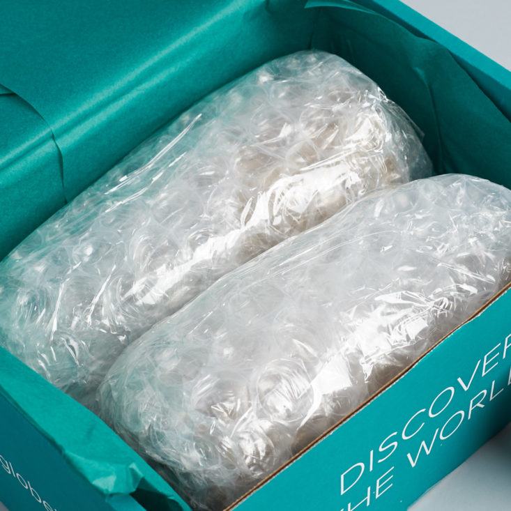 Bubble wrap surrounds the champagne flutes in the December 2017 "Cheers" Globein box.