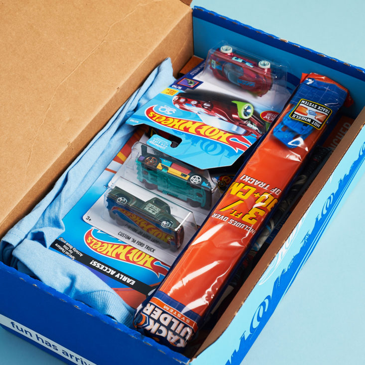 First peek inside the Hot Wheels Challenge Accepted Box