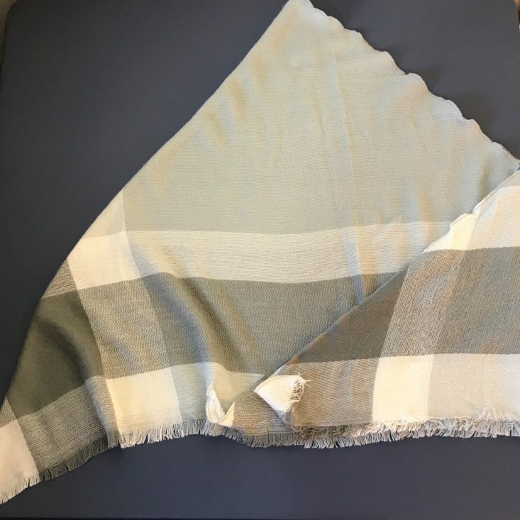 Scarf with cream and beige plaid open