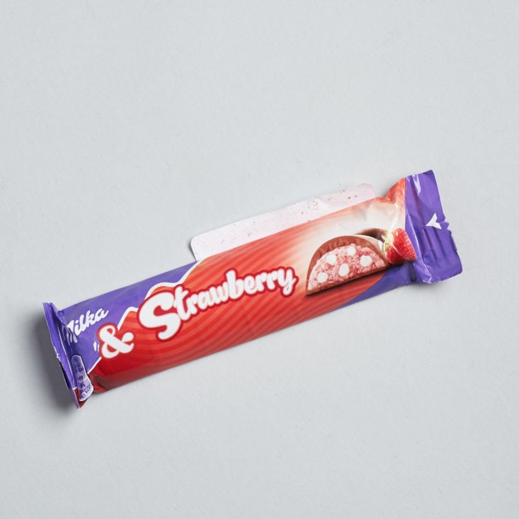 Erdbeer Strawberry with Cream Filling Riegal by Milka