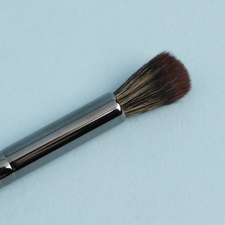 close up of the E23 Deluxe Blender Brush