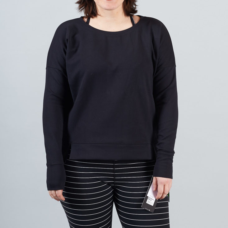 black sweatshirt with tight sleeves