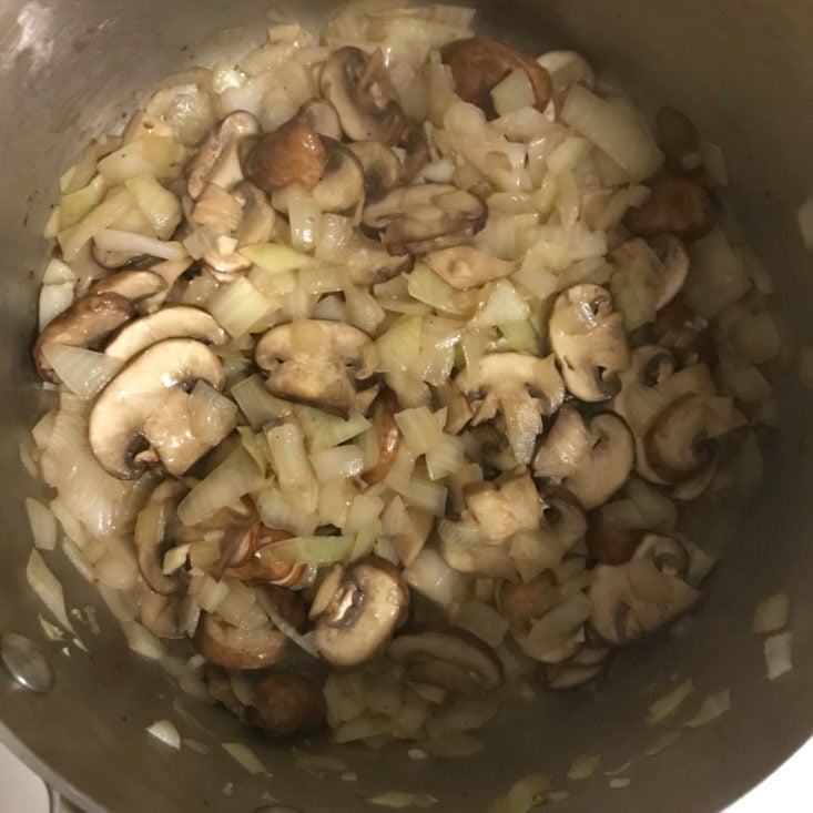 olive oil, mushrooms, onion, garlic, cooking in po