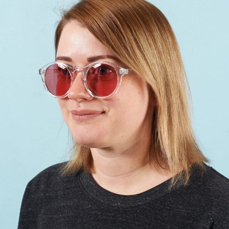 "well rounded" sunglasses with rose lenses on model