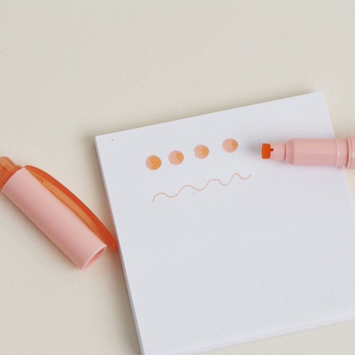tombow play color dot in coral, dot end