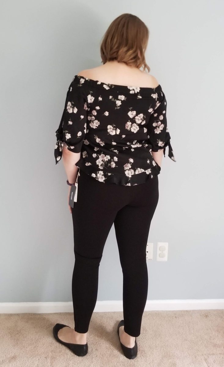 Daily Look October 2018 black floral top and leggings back