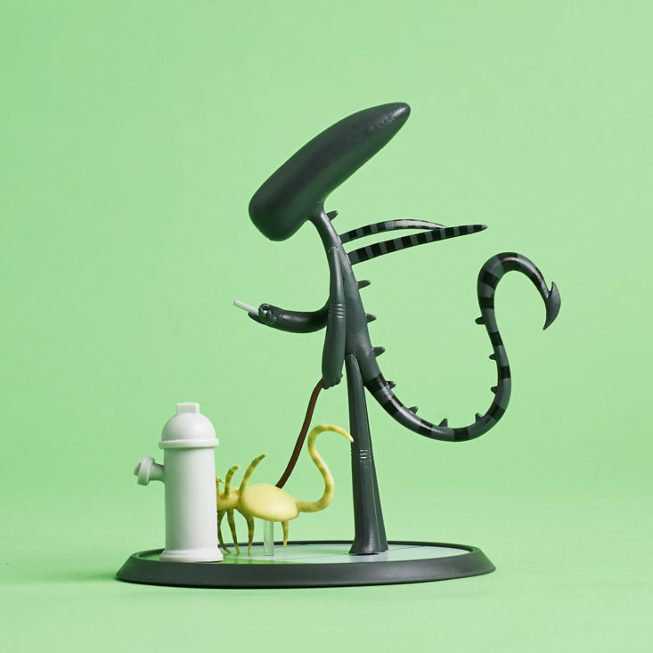 Loot Crate Invaders September 2018 - Alien Walking Facehugger Figure Side