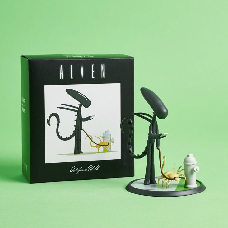 Loot Crate Invaders September 2018 - Alien Walking Facehugger Figure With Box Front