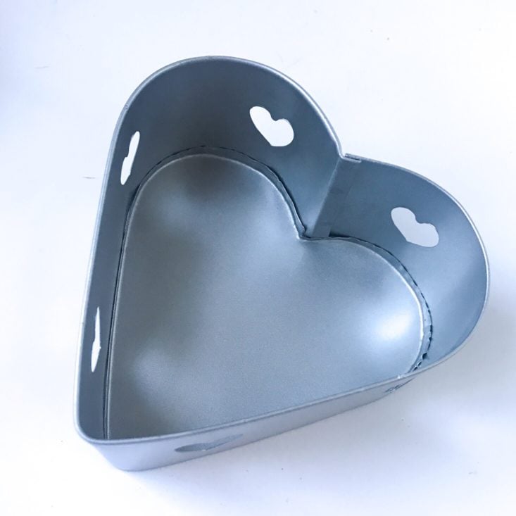 Bubbles & Books Box October 2018 - Heart Tin Tealight Holder Side