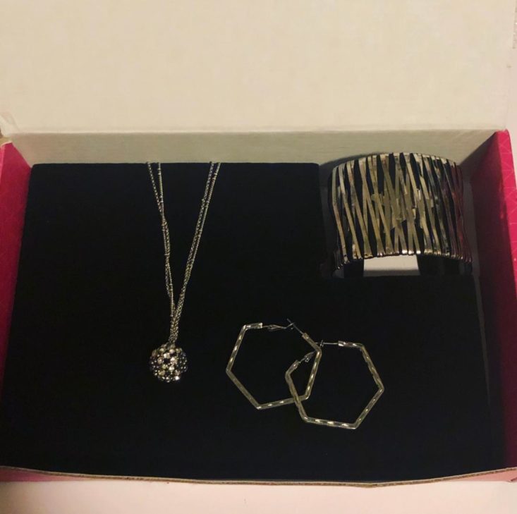 Bezel Box Mini Subscription Review December 2018 - Picture of Opened Bezel Box w Jewelry Top