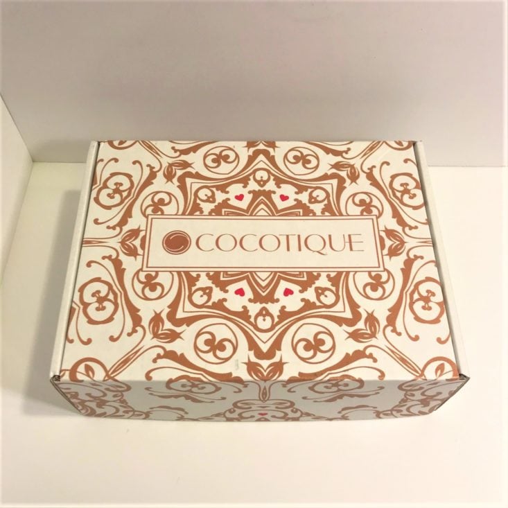 Cocotique Holiday Box December 2018 - Cocotique Close Box Top