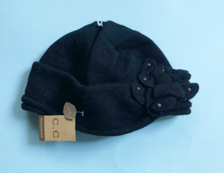 Le Noir Bazaar January 2019 - Black Wool Winter Cap Top