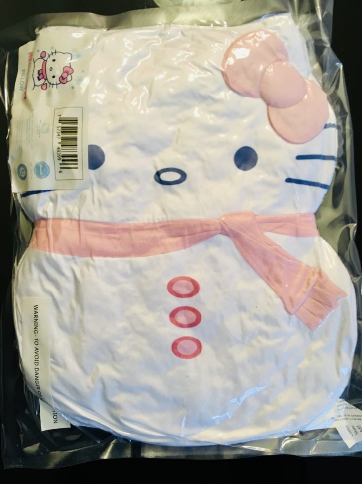 Loot Crate Sanrio Winter 2018 - Plushpillow Wrapped