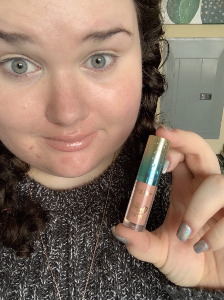 Sephora Favorites Give Me Some Shine - Model Viewing Tarte Rainforest Of The Sea H2O Lip Gloss In Sundress Front