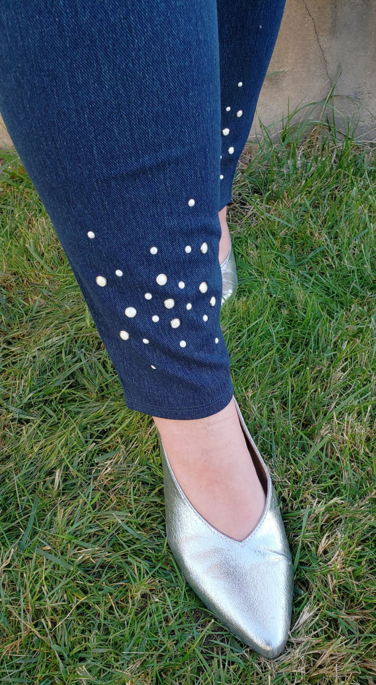 Stitch Fix Plus Size Clothing Box Review December 2018 - Darma Pearl Trim Legging Size 2x Onn Pose 3 Leg Closer Front