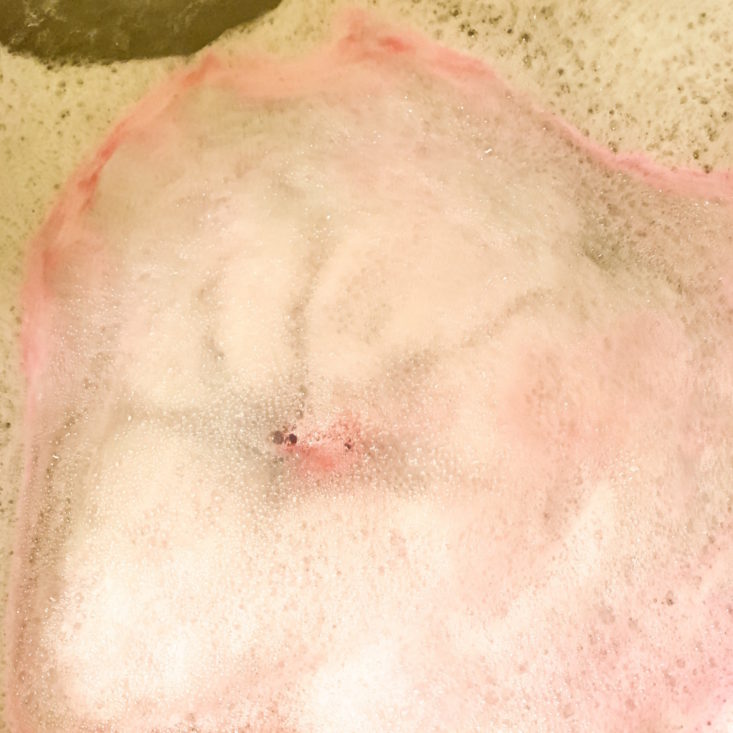 Crescent City Swoon Box February 2019 - Queen of Hearts Bath Bomb Bubbles 2
