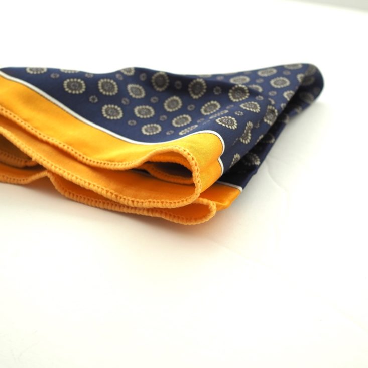 Gentlemans Box March 2019 - Dapper Cats Pocket Square Closer Side