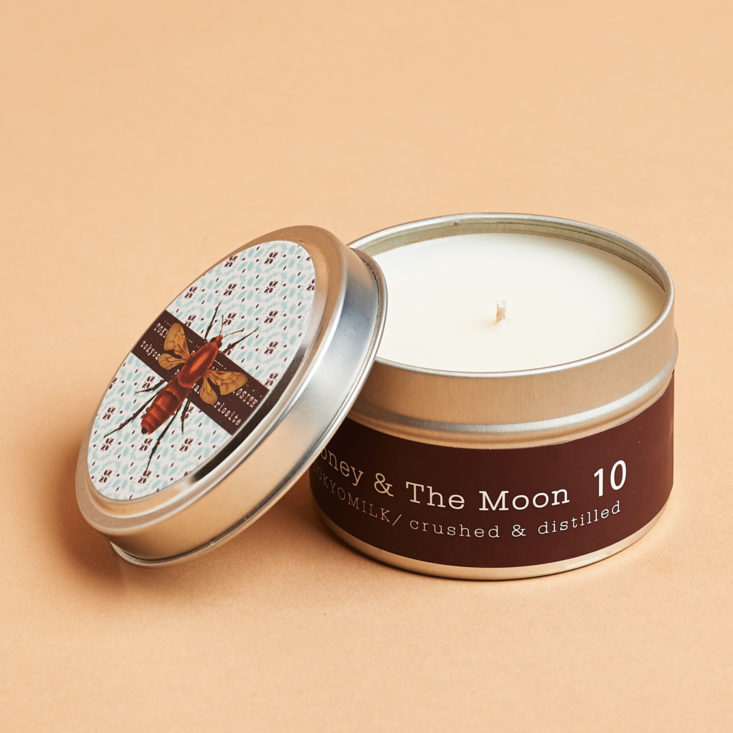 Margot Elena Discovery Spring March 2019 candle open