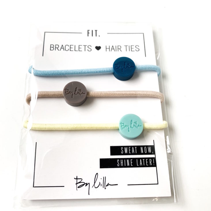 Strong Selfie Burst Box Spring 2019 - By Lilla Fit Bracelet Hair Tie Front