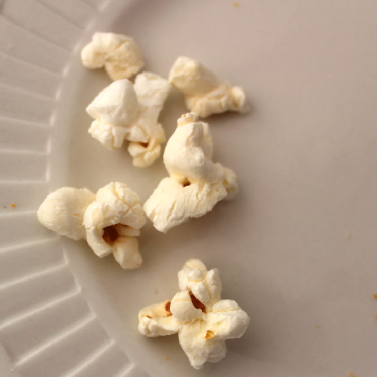 Vegan Cuts Snack March 2019 - Lesser Evil Buddha Bowl Popcorn, Himalayan Gold In Plate Closer View