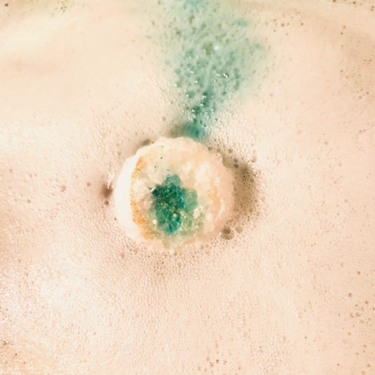 Bath Bevy You’re A Gem Review April 2018 - Butter Me Soft Geode Bath Bomb In Water Top
