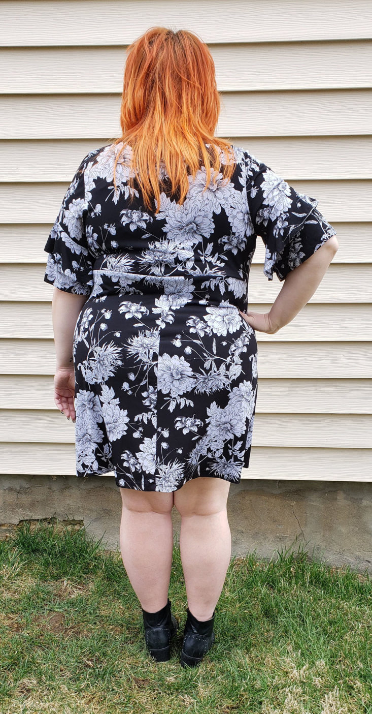 Gwynnie Bee Box Review March 2019 - Floral Shift Dress with Ruffled Sleeves by Karen Kane On Pose Back