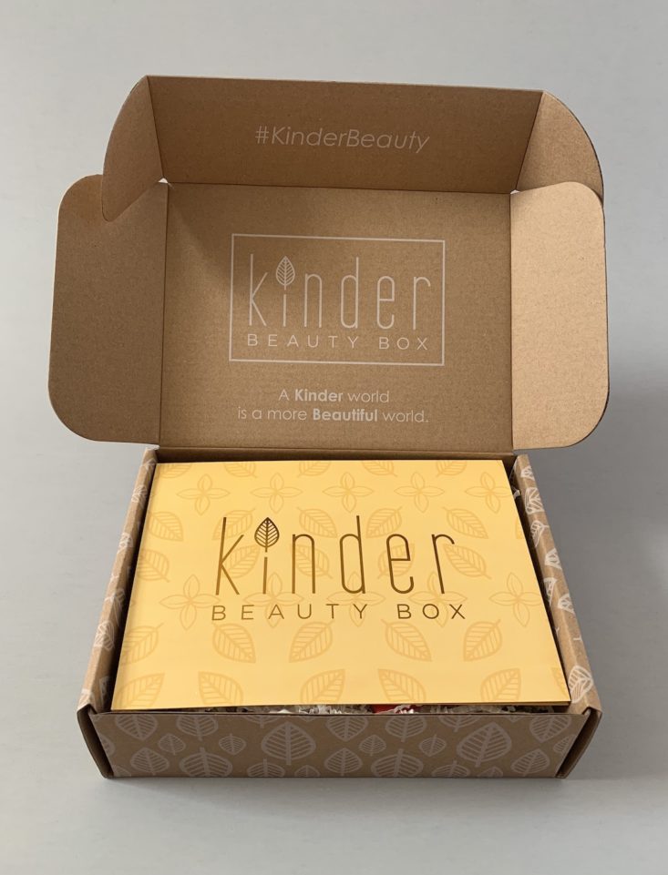 Kinder Beauty Box May 2019 - Box Open