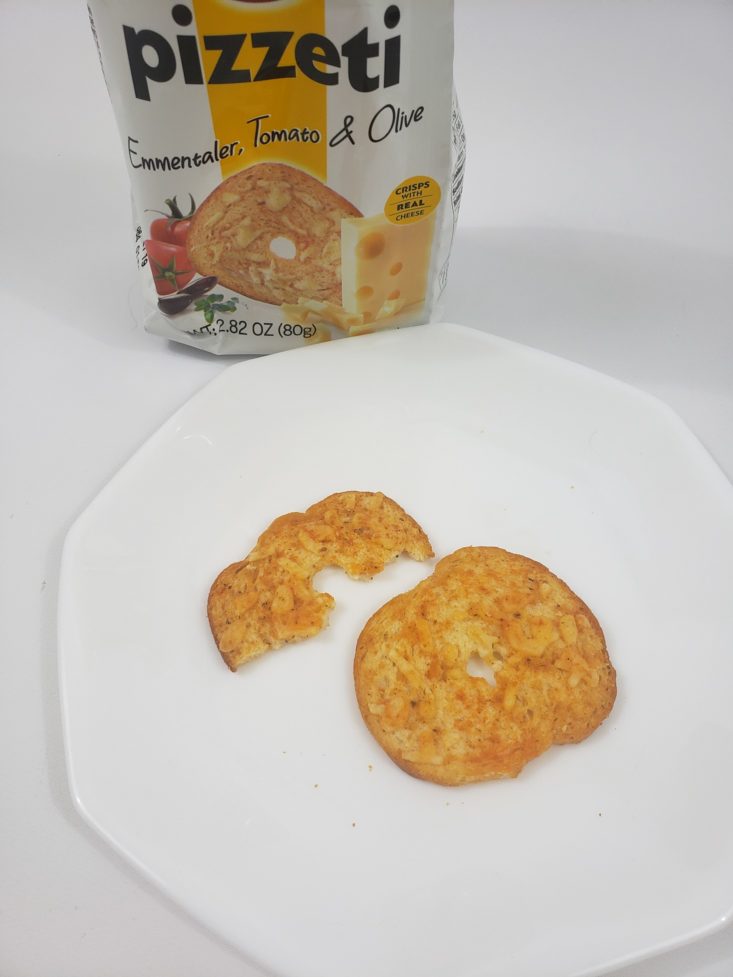 MONTHLY BOX OF FOOD AND SNACK REVIEW MAY 2019 - Pizzeti emmentaler, tomato and olive flavor In Plate Top