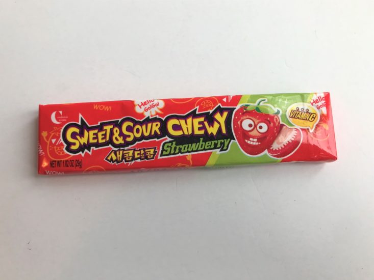 Universal Yums “South Korea” May 2019 - Sweet and Sour Chewy Strawberry Flavored Chews Top