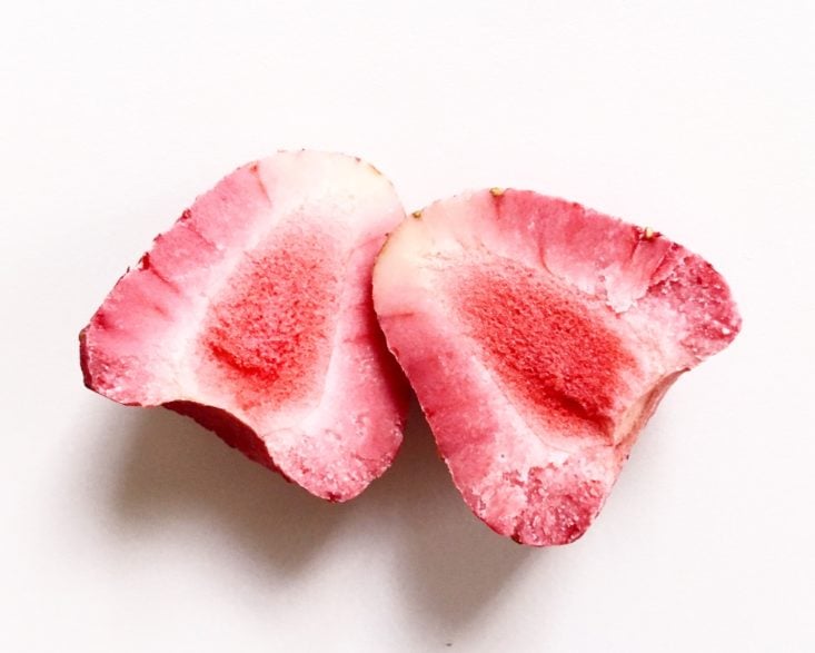 Bokksu August 2019 - Bokksu Exclusive White Chocolate Infused Strawberry Cut