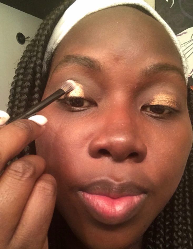 Boxycharm Makeup Tutorial October 2019 - Brush To Blend Out The Gold Color on Eyelids